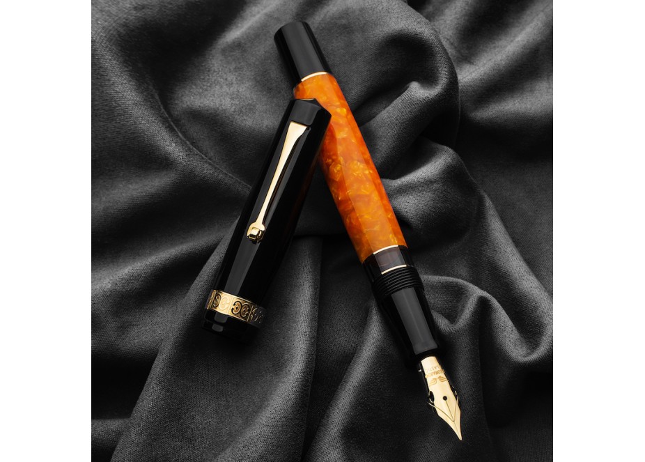 Leonardo Officina Italiana Momento Magico DNA Gold Trims Fountain Pen Fontana Penna fontanapenna.com