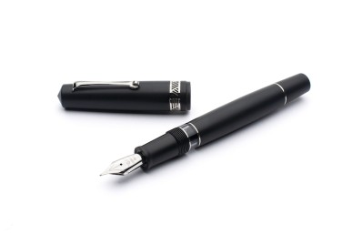 Leonardo Officina Italiana Momento Magico Matte Black Silver Fountain Pen Fontana Penna fontanapenna.com