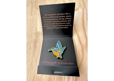 Esterbrook x BUNGUBOX Kingfisher Edition Lapel Pin Fontana Penna fontanapenna.com 2